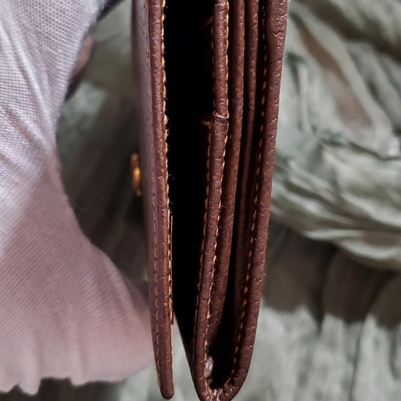 Gucci Vintage Leather Bi-Fold Wallet - Picture 3 of 10